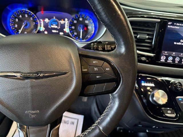 Photo of 2020 Luxury White Pearlcoat Chrysler Pacifica