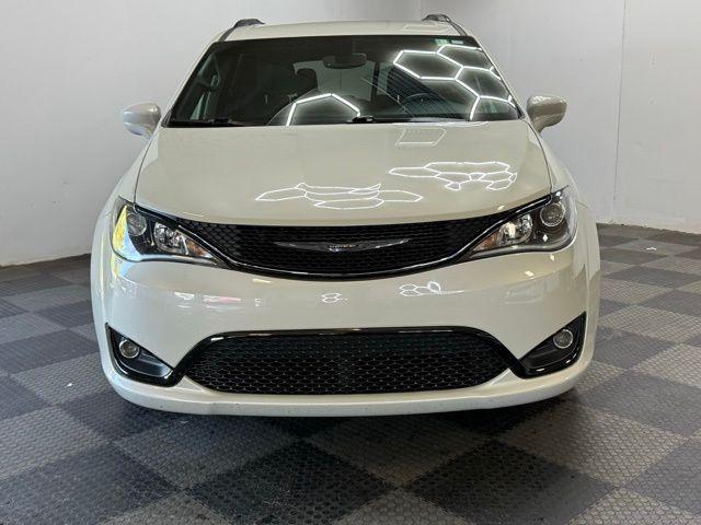 Photo of 2020 Luxury White Pearlcoat Chrysler Pacifica