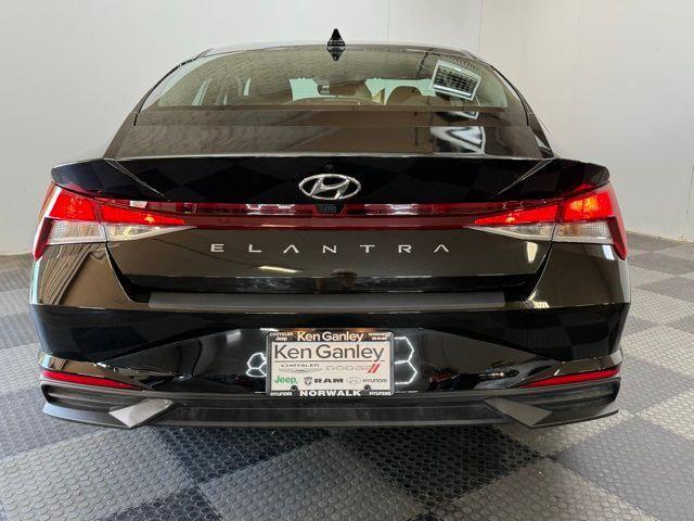 Photo of 2023 Phantom Black Hyundai ELANTRA