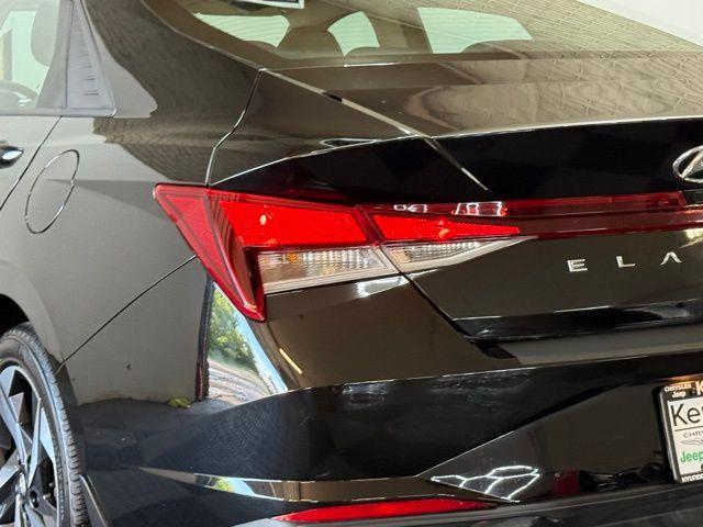 Photo of 2023 Phantom Black Hyundai ELANTRA