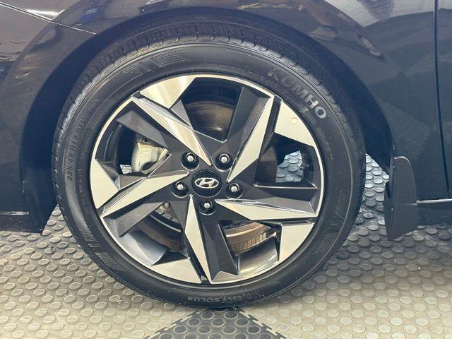Photo of 2023 Phantom Black Hyundai ELANTRA