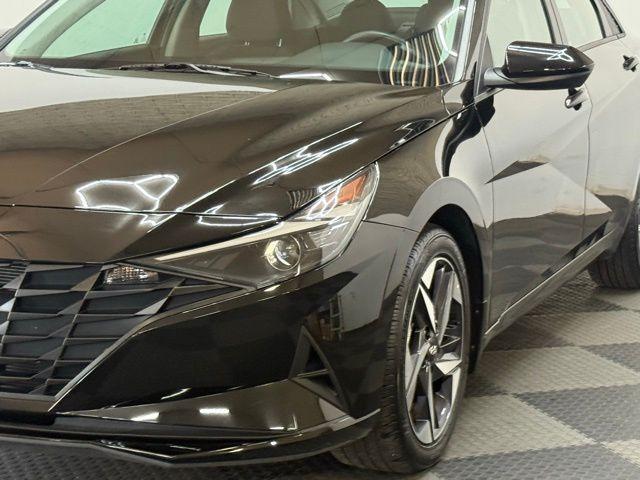 Photo of 2023 Phantom Black Hyundai ELANTRA