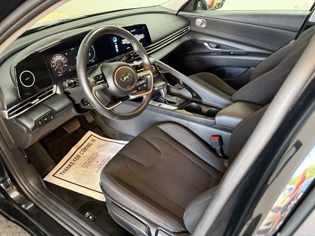 Photo of 2023 Phantom Black Hyundai ELANTRA