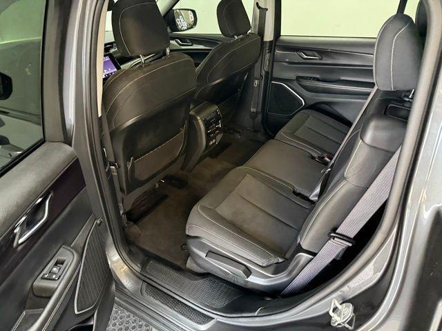 Photo of 2021 Metallic Jeep Grand Cherokee L