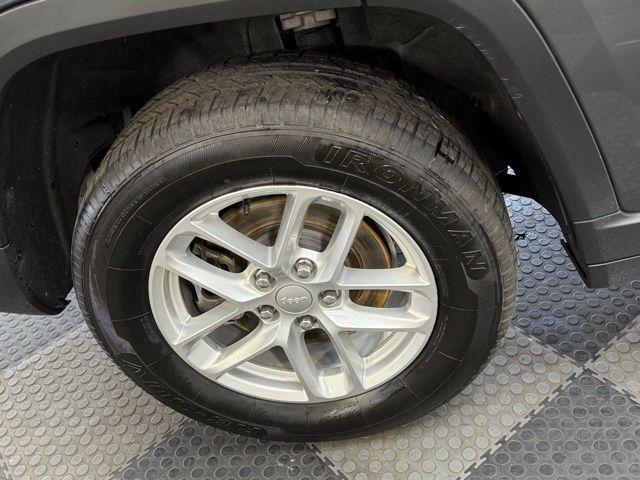 Photo of 2021 Metallic Jeep Grand Cherokee L