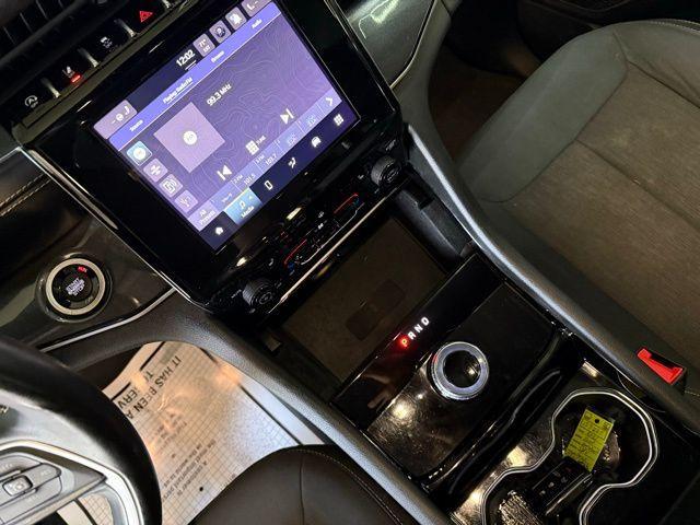 Photo of 2021 Metallic Jeep Grand Cherokee L