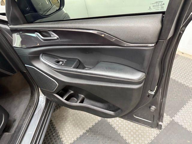 Photo of 2021 Metallic Jeep Grand Cherokee L
