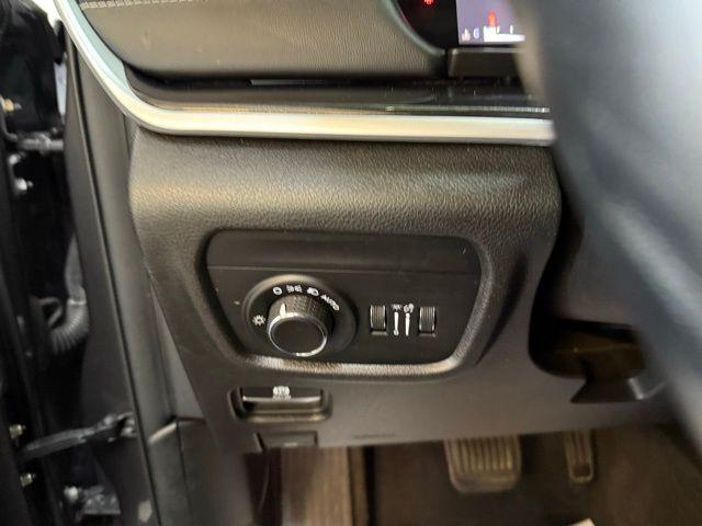 Photo of 2021 Metallic Jeep Grand Cherokee L