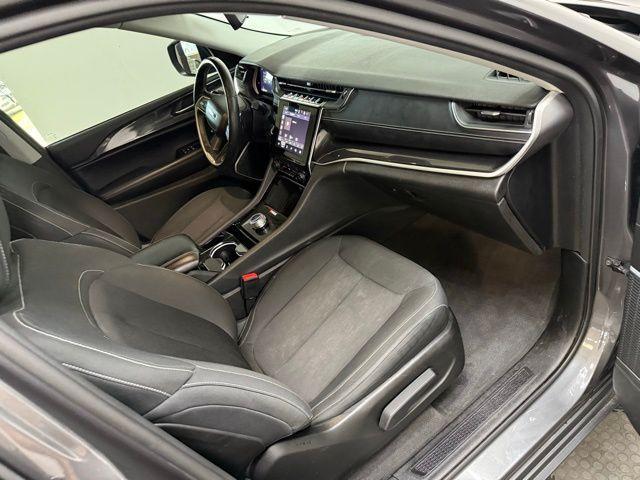 Photo of 2021 Metallic Jeep Grand Cherokee L