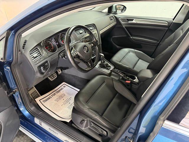 Photo of 2017 Silk Blue Metallic Volkswagen Golf Alltrack
