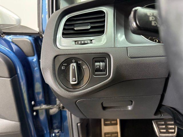 Photo of 2017 Silk Blue Metallic Volkswagen Golf Alltrack