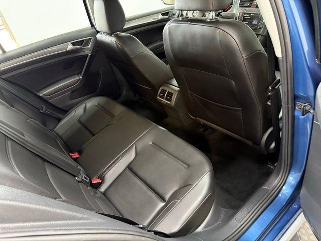 Photo of 2017 Silk Blue Metallic Volkswagen Golf Alltrack