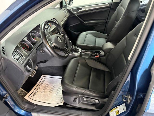 Photo of 2017 Silk Blue Metallic Volkswagen Golf Alltrack