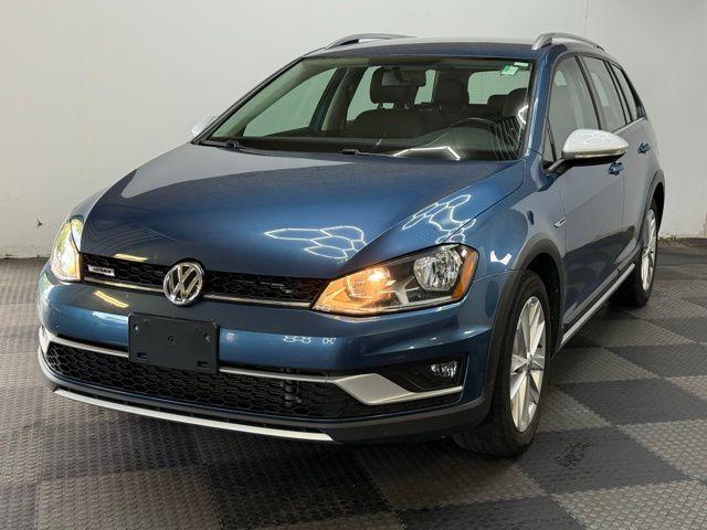 Photo of 2017 Silk Blue Metallic Volkswagen Golf Alltrack