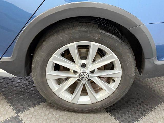 Photo of 2017 Silk Blue Metallic Volkswagen Golf Alltrack