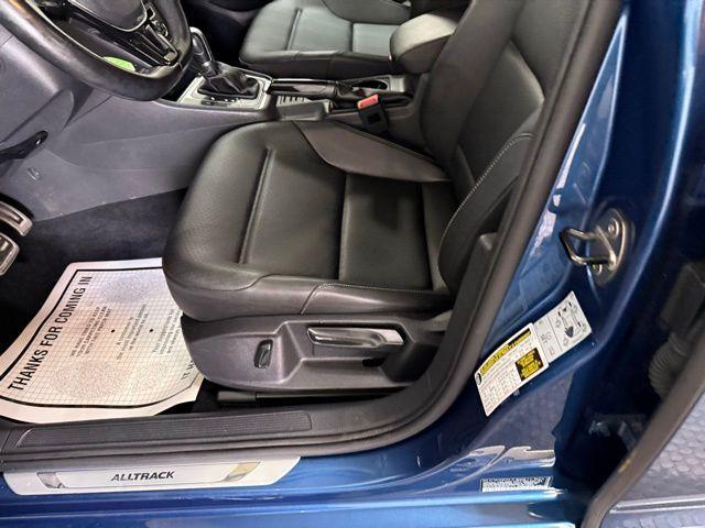 Photo of 2017 Silk Blue Metallic Volkswagen Golf Alltrack