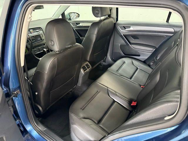 Photo of 2017 Silk Blue Metallic Volkswagen Golf Alltrack