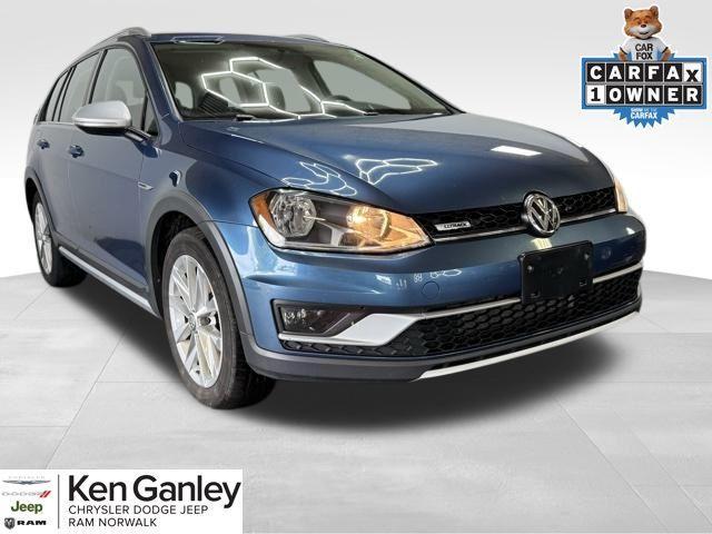 Photo of 2017 Silk Blue Metallic Volkswagen Golf Alltrack