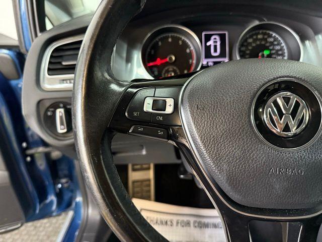 Photo of 2017 Silk Blue Metallic Volkswagen Golf Alltrack