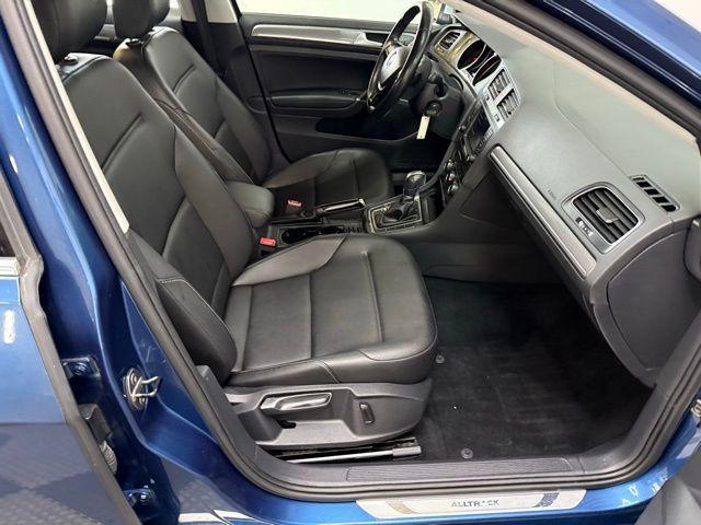 Photo of 2017 Silk Blue Metallic Volkswagen Golf Alltrack