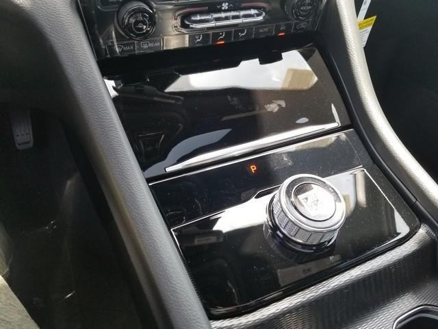 Photo of 2025 Bright White Clearcoat Jeep Grand Cherokee