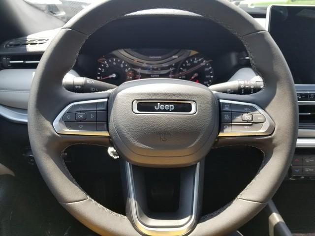 Photo of 2025 Bright White Clearcoat Jeep Compass
