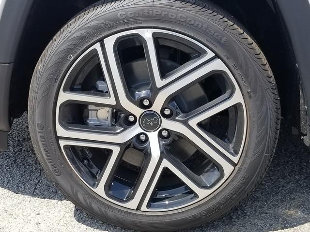 Photo of 2025 Bright White Clearcoat Jeep Compass