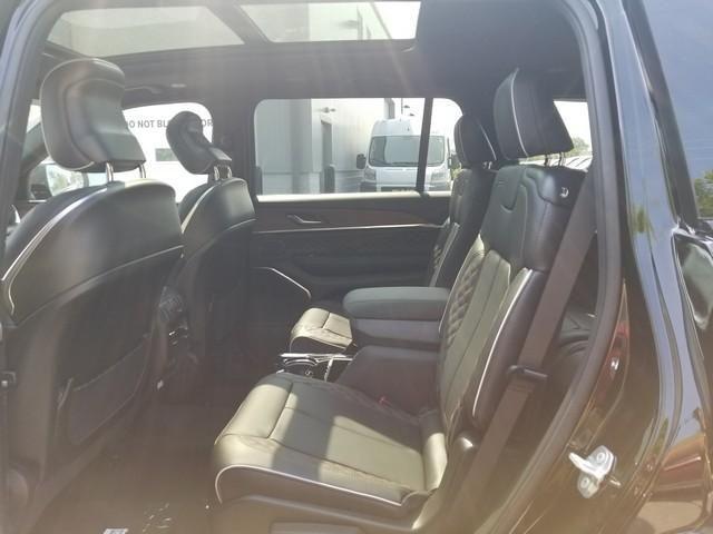 Photo of 2025 Diamond Black Jeep Grand Cherokee L