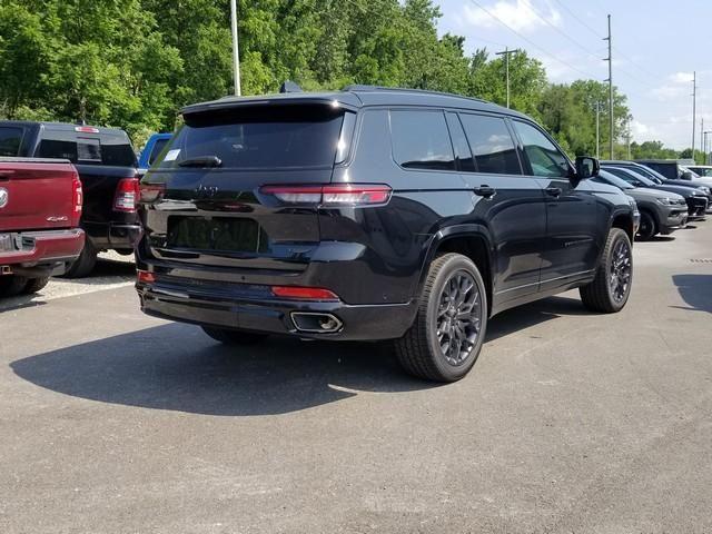 Photo of 2025 Diamond Black Jeep Grand Cherokee L