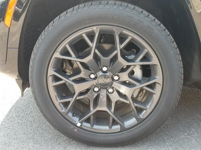 Photo of 2025 Diamond Black Jeep Grand Cherokee L