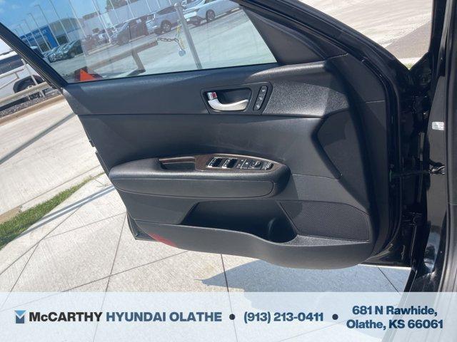 Photo of 2018 Ebony Black Kia Optima