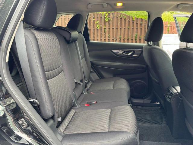 Photo of 2017 Magnetic Black Nissan Rogue