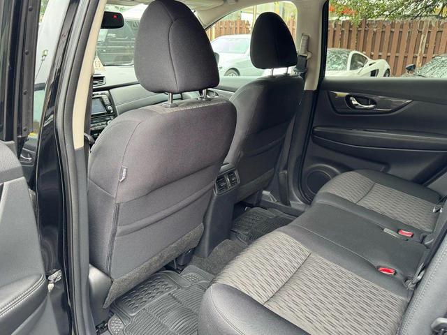 Photo of 2017 Magnetic Black Nissan Rogue