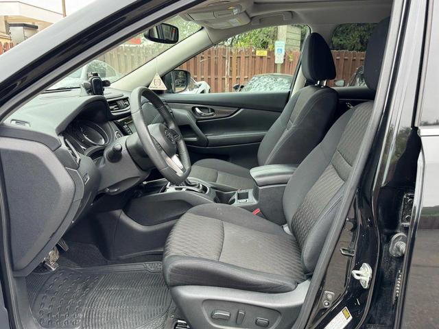 Photo of 2017 Magnetic Black Nissan Rogue