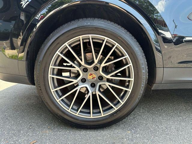 Photo of 2022 Black Porsche Cayenne