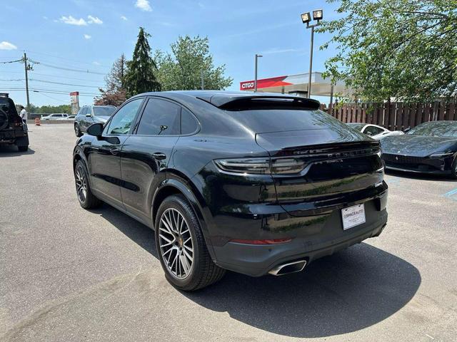 Photo of 2022 Black Porsche Cayenne