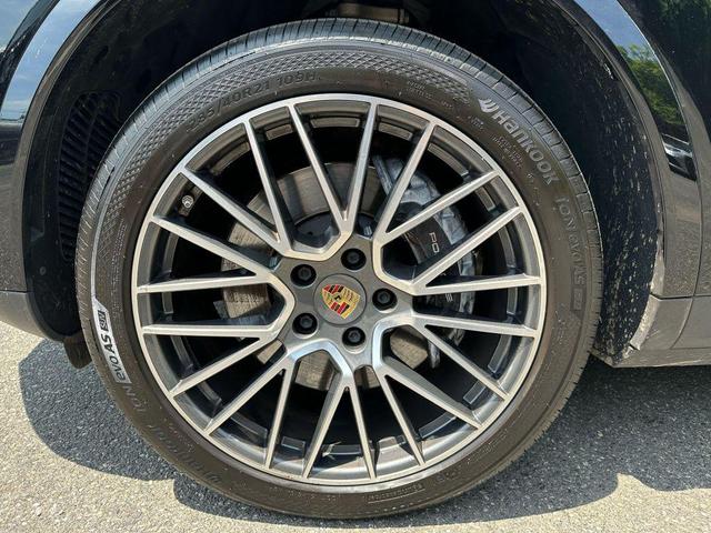 Photo of 2022 Black Porsche Cayenne