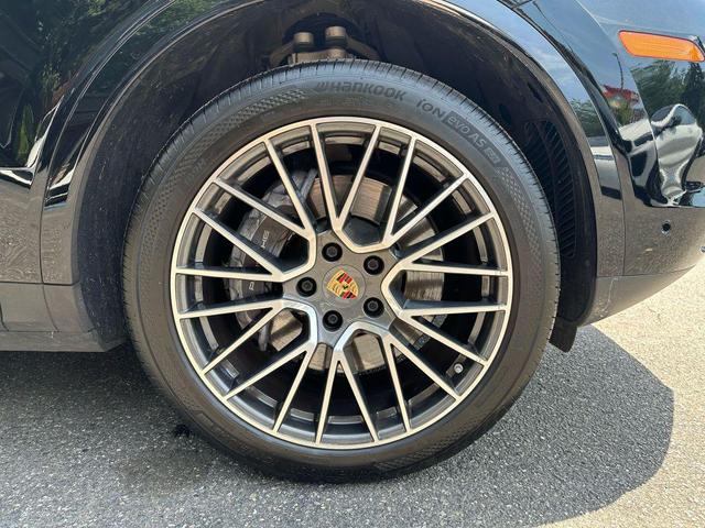 Photo of 2022 Black Porsche Cayenne