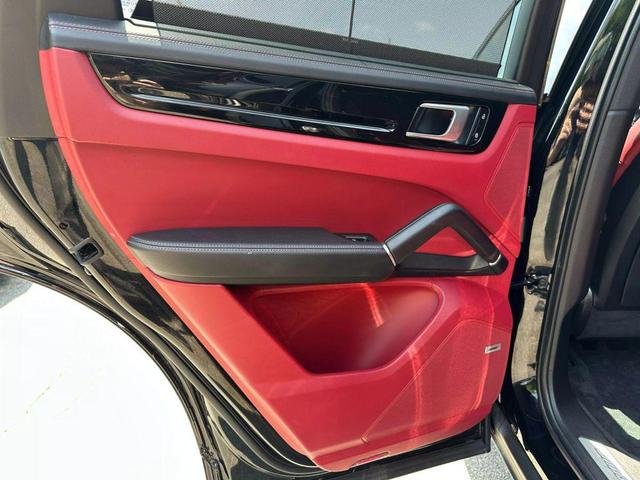 Photo of 2022 Black Porsche Cayenne