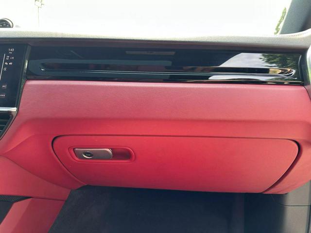 Photo of 2022 Black Porsche Cayenne