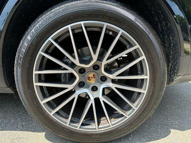Photo of 2022 Black Porsche Cayenne