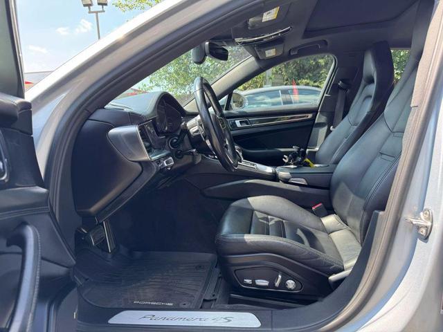 Photo of 2017 Blue Porsche Panamera