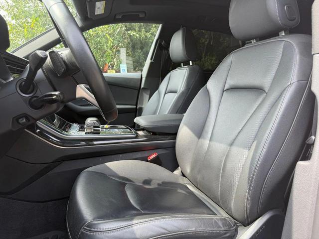 Photo of 2019 White Audi Q8
