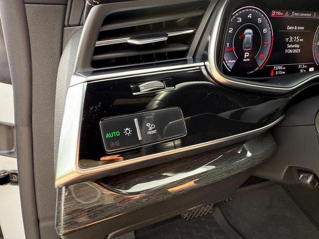 Photo of 2019 White Audi Q8