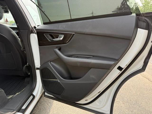 Photo of 2019 White Audi Q8