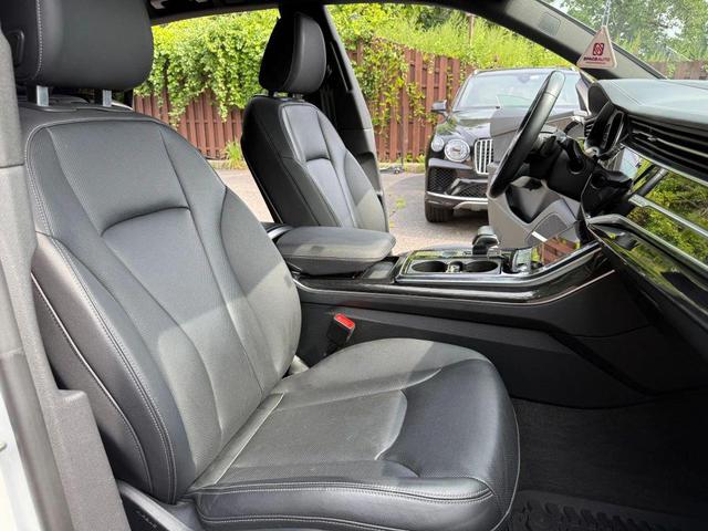Photo of 2019 White Audi Q8