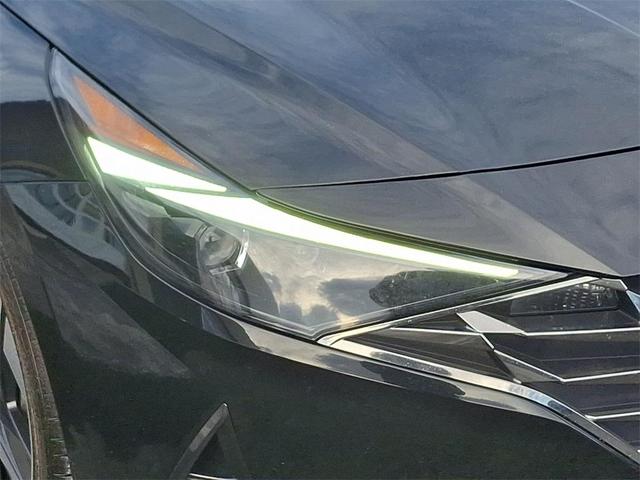 Photo of 2022 Phantom Black Hyundai ELANTRA