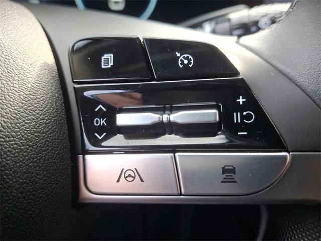 Photo of 2022 Phantom Black Hyundai ELANTRA