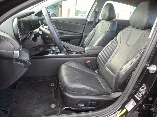 Photo of 2022 Phantom Black Hyundai ELANTRA