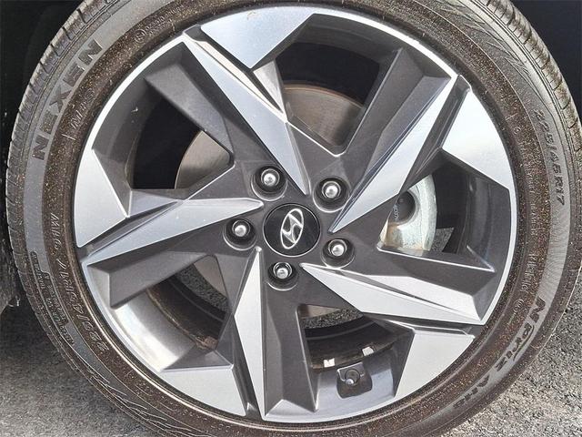 Photo of 2022 Phantom Black Hyundai ELANTRA